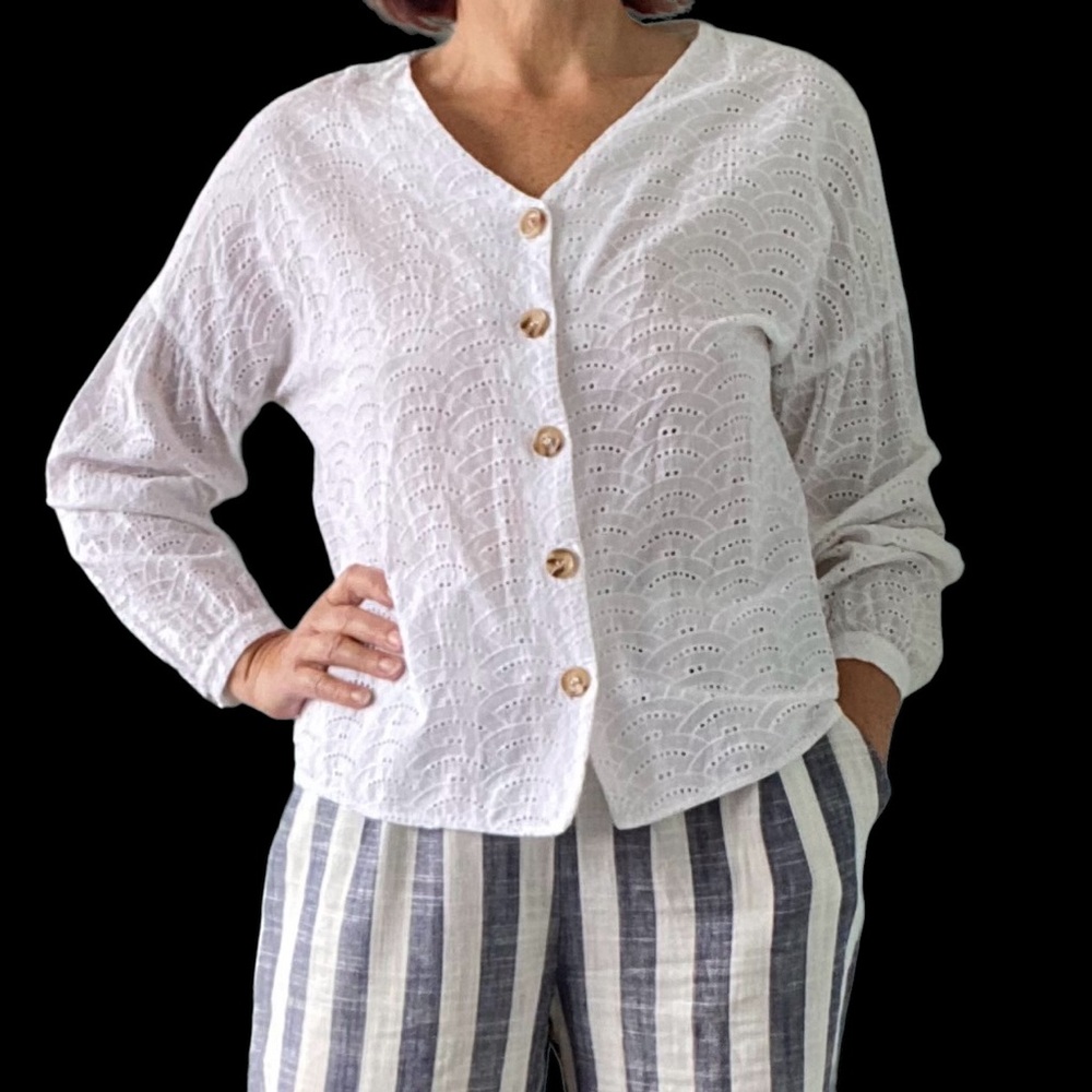 100% cotton, pre-loved, very good condition, eyelet